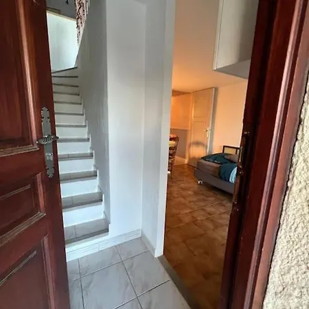 Apartment Triplex T4 83m2 Vue Avec Le Patio Et L'arrivee Autonome *