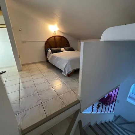 Apartment Triplex T4 83m2 Vue Avec Le Patio Et L'arrivee Autonome *